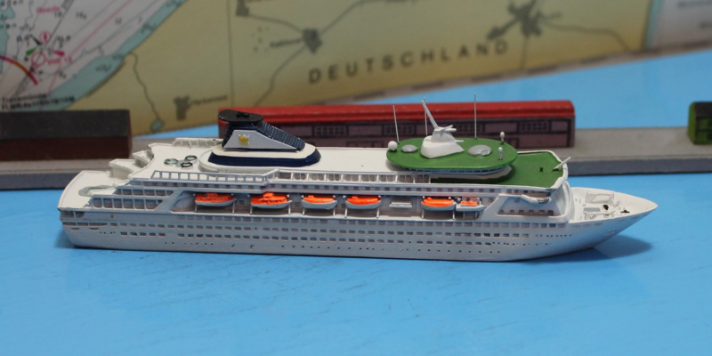 Kreuzfahrtschiff "Crown Odyssey" (1 St.) GR 1988 CM KR 117